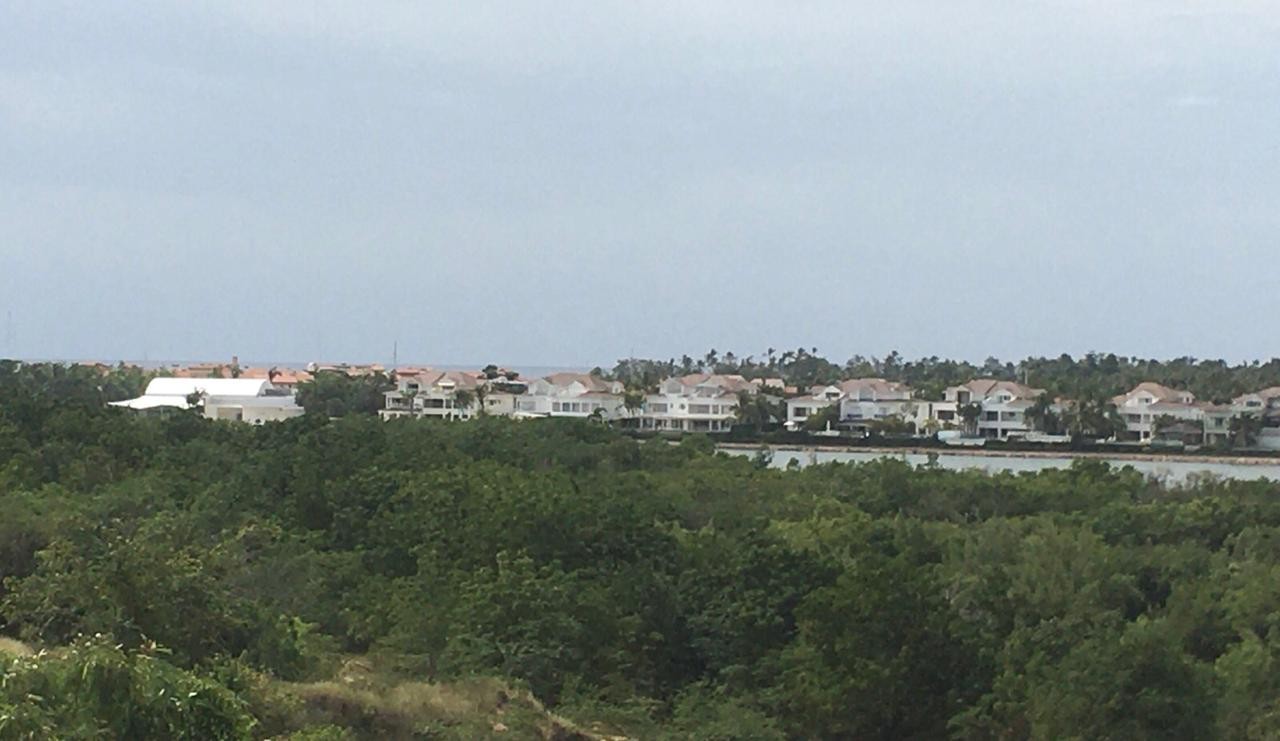 solares y terrenos - Solar Frente a casa de Campo y Rio Chavon de 1106651 metros  2