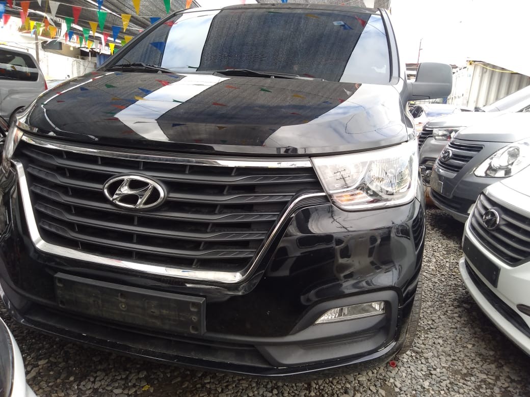 jeepetas y camionetas - HYUNDAI GRAND STAREX 2020 NEGRA 1