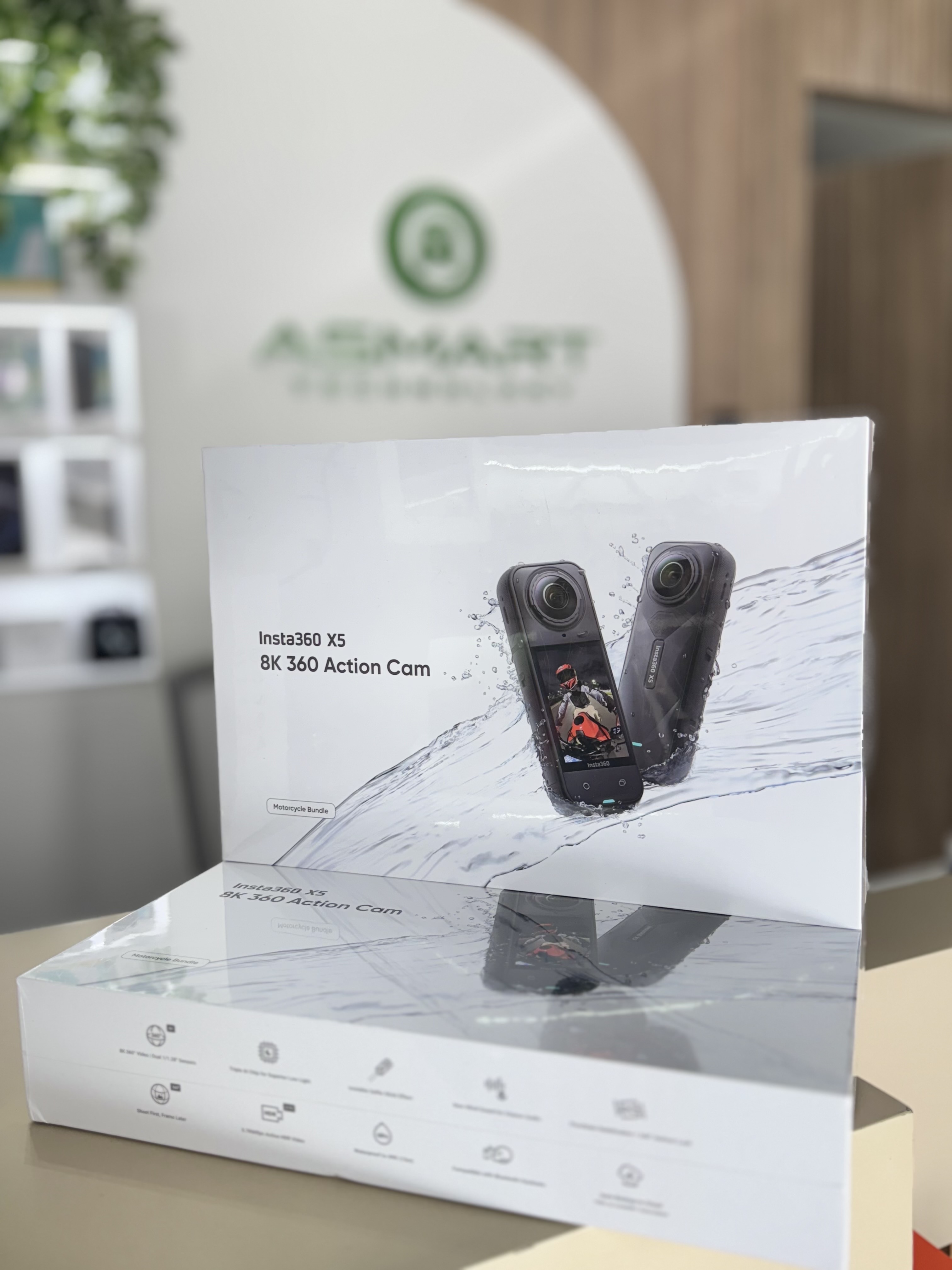 celulares y tabletas - CAMARA INSTA 360 x5 EN COMBO MOTORCICLE NUEVA SELLADA  1