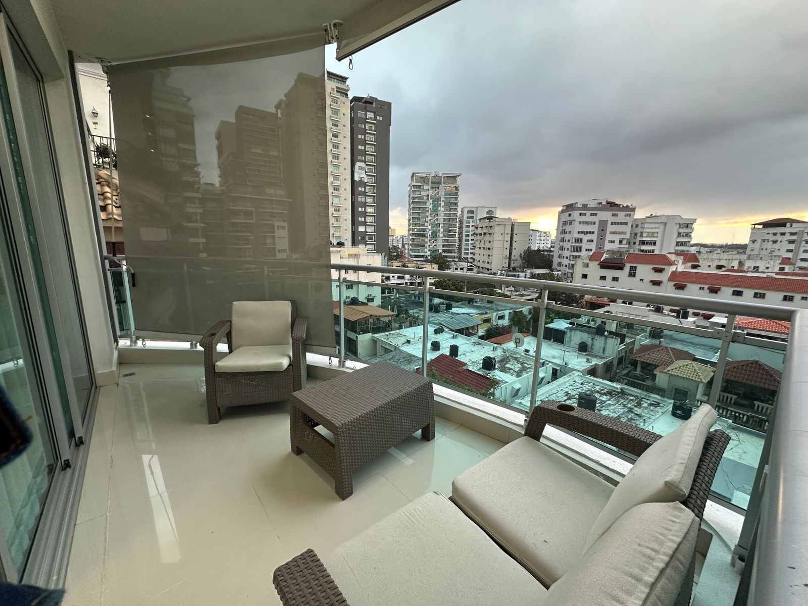 apartamentos - Vendo apartamento en Urb. Real.     145 mts neto d 1
