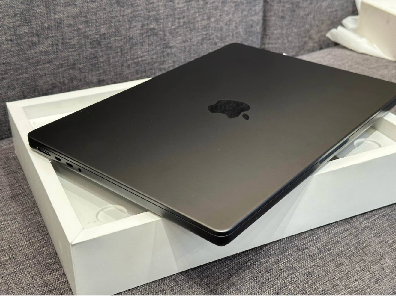 computadoras y laptops - MACBOOK PRO 14-INCH DISPLAY 2023 A2918 oportunidad 4