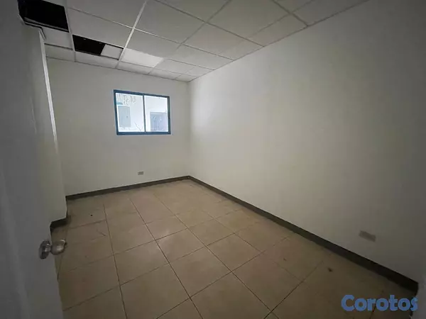 oficinas y locales comerciales - alquiló local comercial Gazcue amplio capacidad para 30 vehículos  16