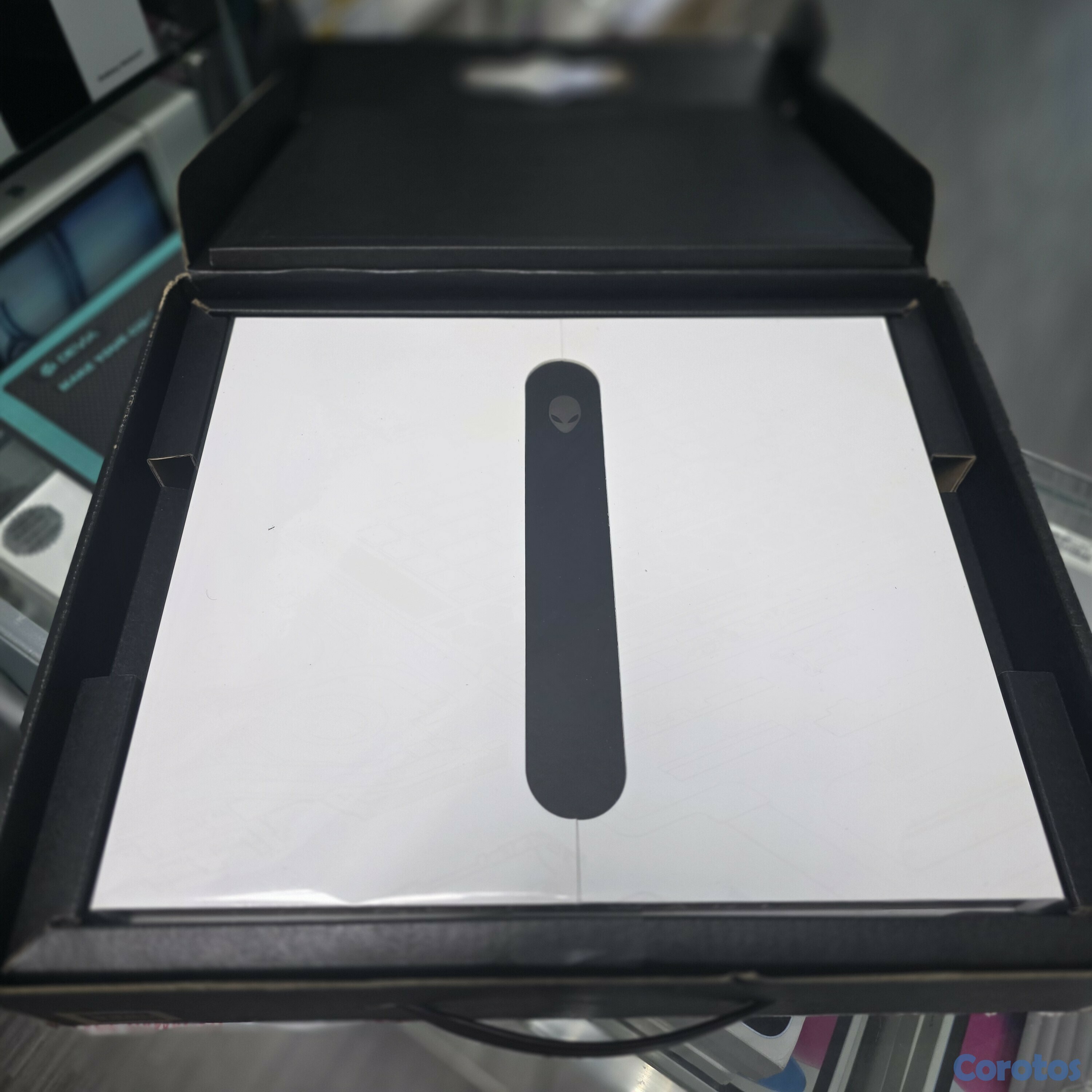 computadoras y laptops - Dell Alienware X16 r2 Intel core ultra 7 155H 1TB 16gb ram RTX4070 nueva sellada 1