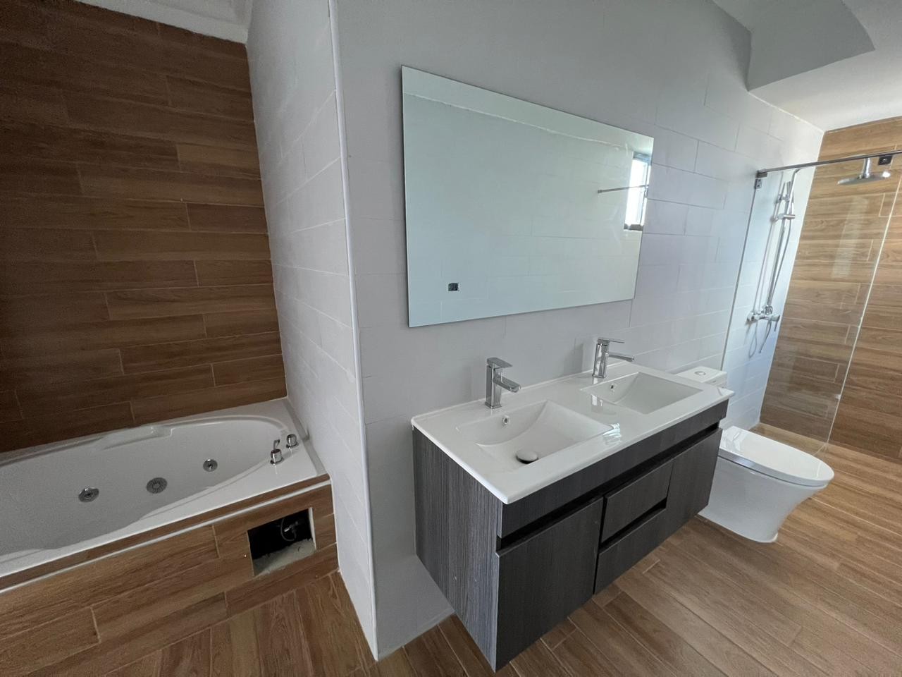 apartamentos - Torre paraíso 
Torre moderna Airbnb friendly y peds friendly 
9no piso .3hab 4
