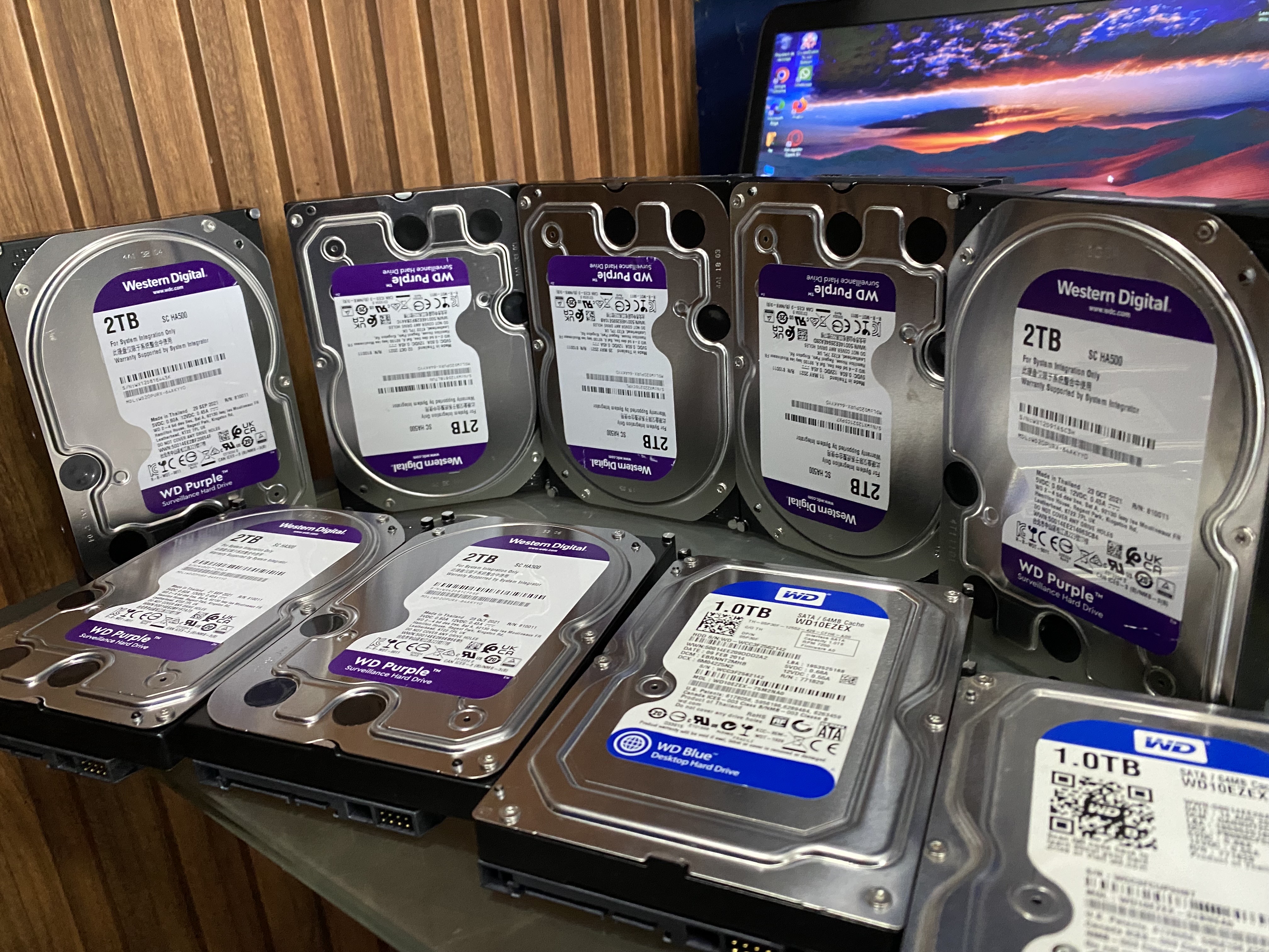 camaras y audio - Disco duro sata HDD 2TB 1TB  purpura  2