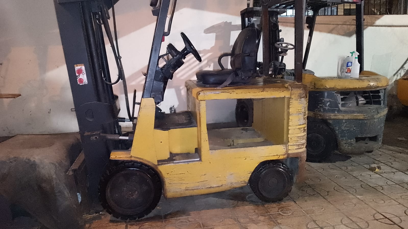 otros vehiculos - montacargas caterpillar eléctrico capacidad 5000 l