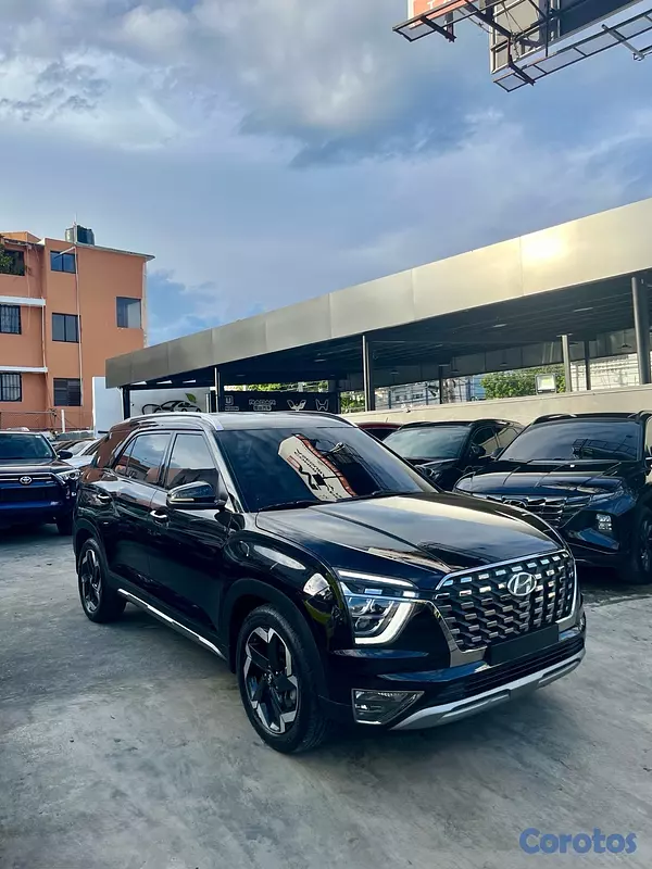 jeepetas y camionetas - Hyundai Cantus LUX 2022 3