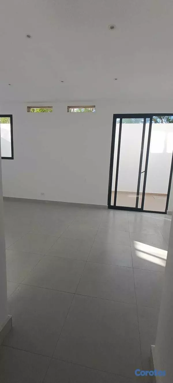 oficinas y locales comerciales - La Julia Excelen Local en Primer nivel con Terraza 3