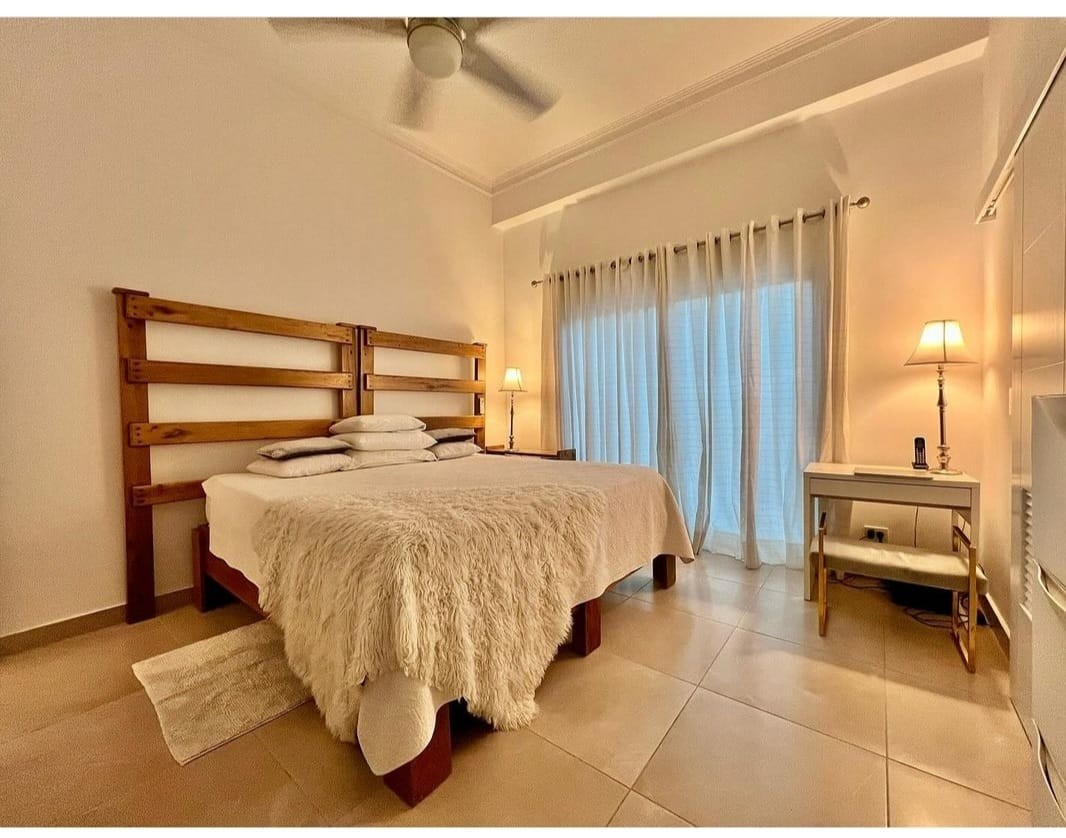 apartamentos - Se vende apartamento en Naco 

166 metros.
Mas 2 parqueos.
2 Hab
US$310,000 8