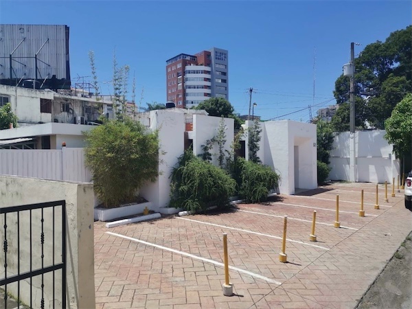 oficinas y locales comerciales - Local en zona Exclusiva de Naco 2