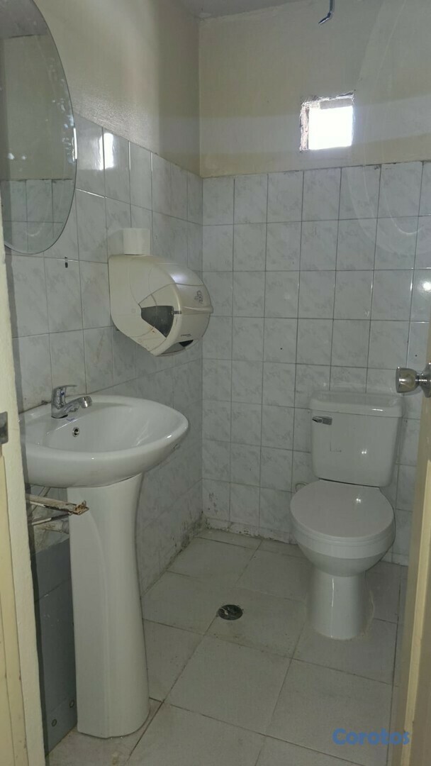 oficinas y locales comerciales - Local ideal para SPA, Oficina, Tienda, en Av. Rómulo Excelente Punto Comercial 6