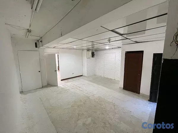 oficinas y locales comerciales - Local Comercial con excelentes ubicados, 58 metros Av Charles Summer Los prado  4
