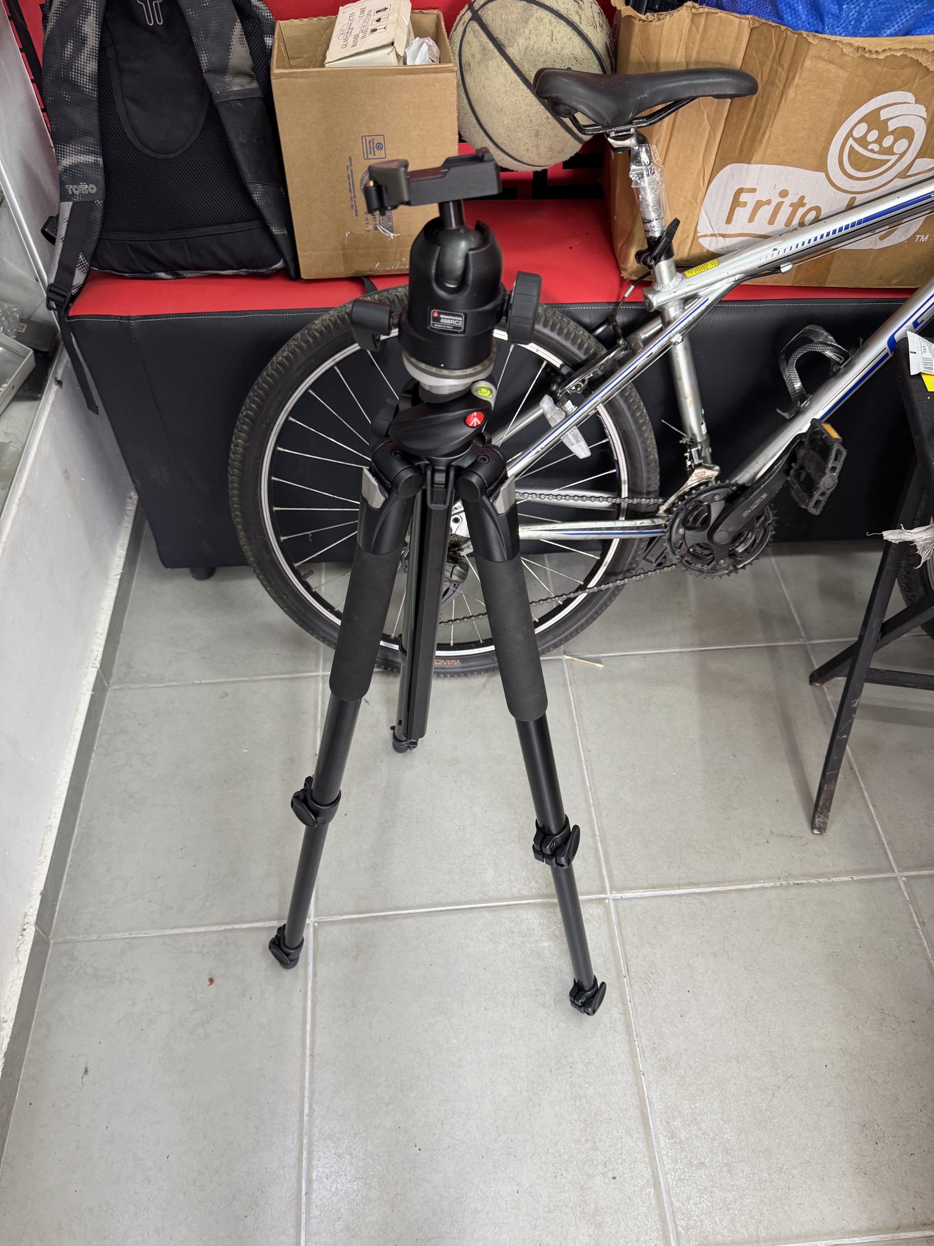 camaras y audio - vendo  Trípode Manfrotto 190PROB. modelo 488RC2 6