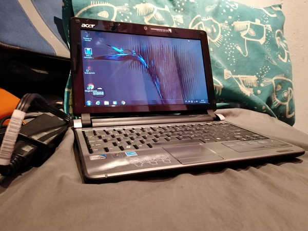 computadoras y laptops - Mini Laptop Acer N270 a 1.66/1gb/250gb/10.1Plg./Camara Usada como nueva