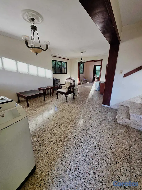 casas - Se vende casa en Av. Independencia Urb. Atlántida 7
