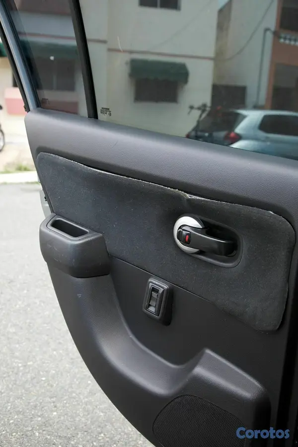 carros - Nissan Versa 2011 Americano 19