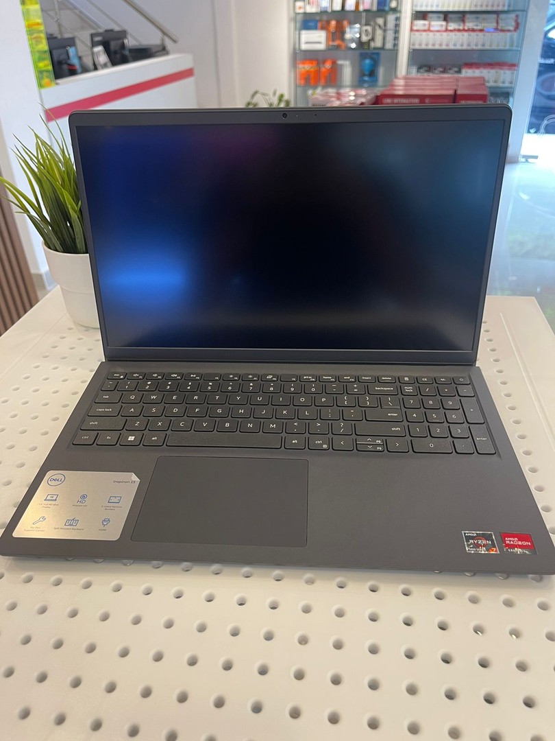 computadoras y laptops - LAPTOP DELL INSPIRON 3000 15 3525 AMD R7 