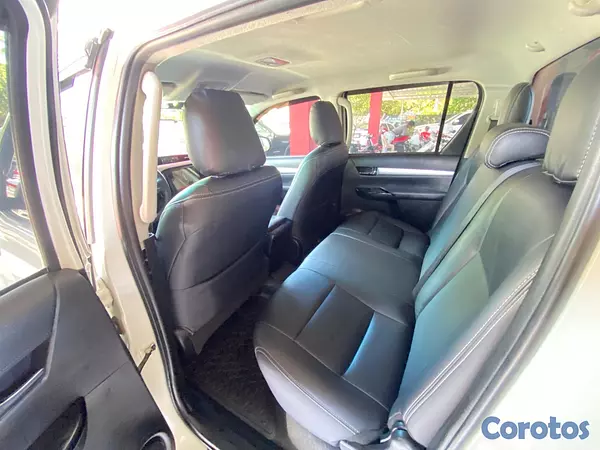 jeepetas y camionetas - Toyota Hilux 2020 4x4 diesel automática  8