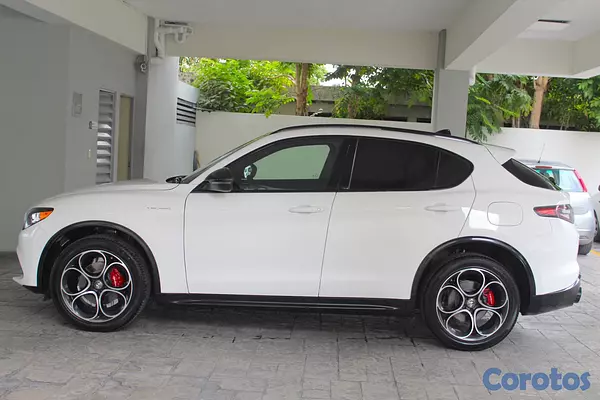 jeepetas y camionetas - Alfa Romeo Stelvio 4