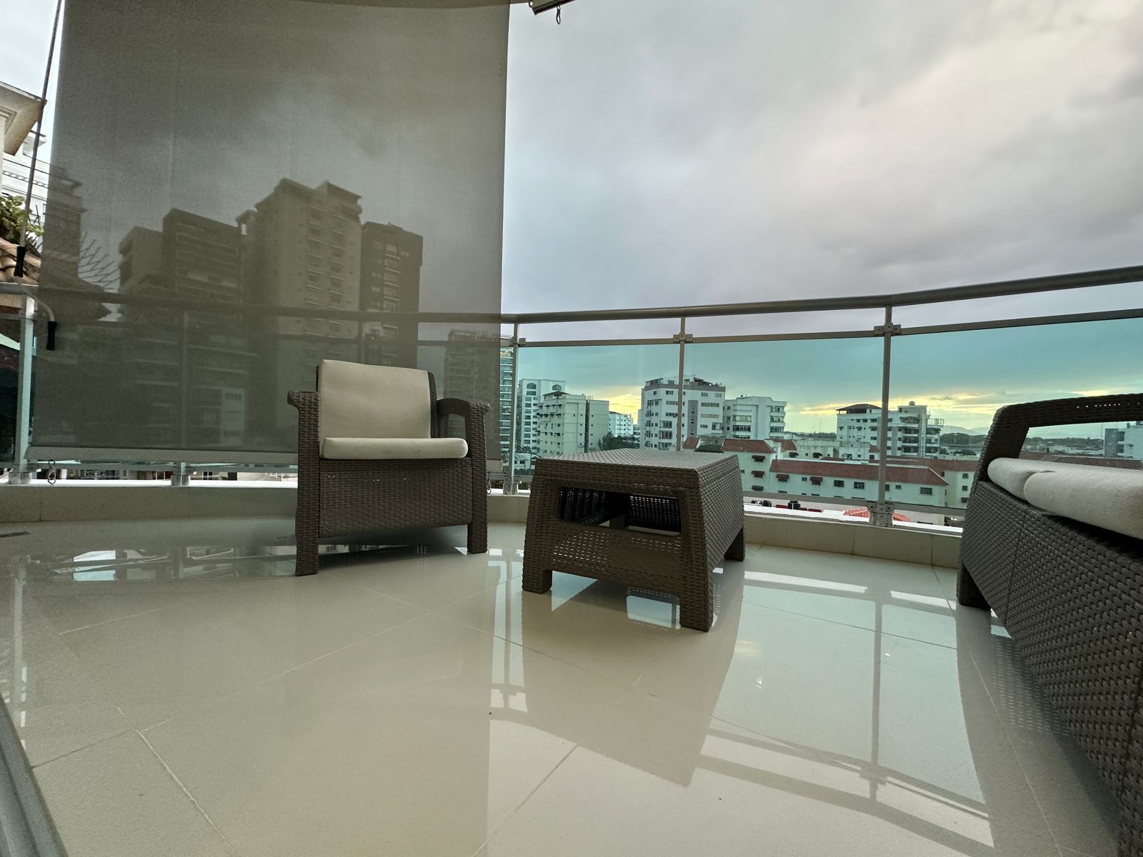 apartamentos - Vendo apartamento en Urb. Real.     145 mts neto d 2