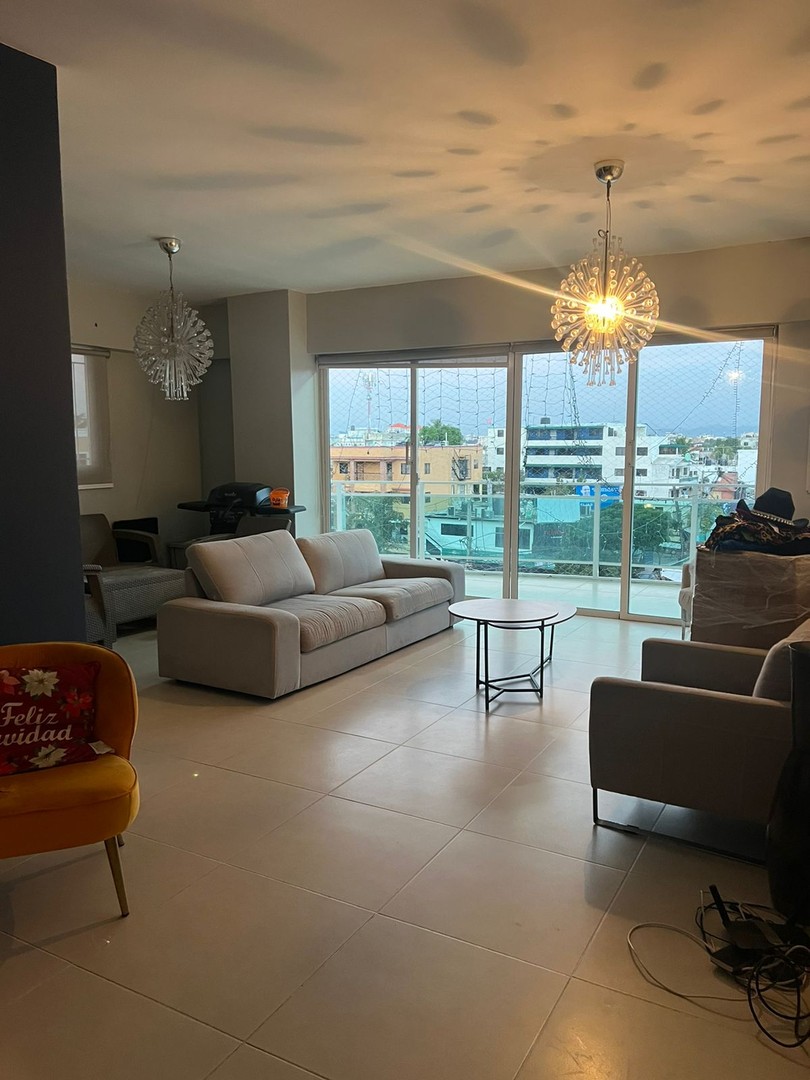 apartamentos - Sector: Evaristo Morales Construcción: 179 Metros² 2