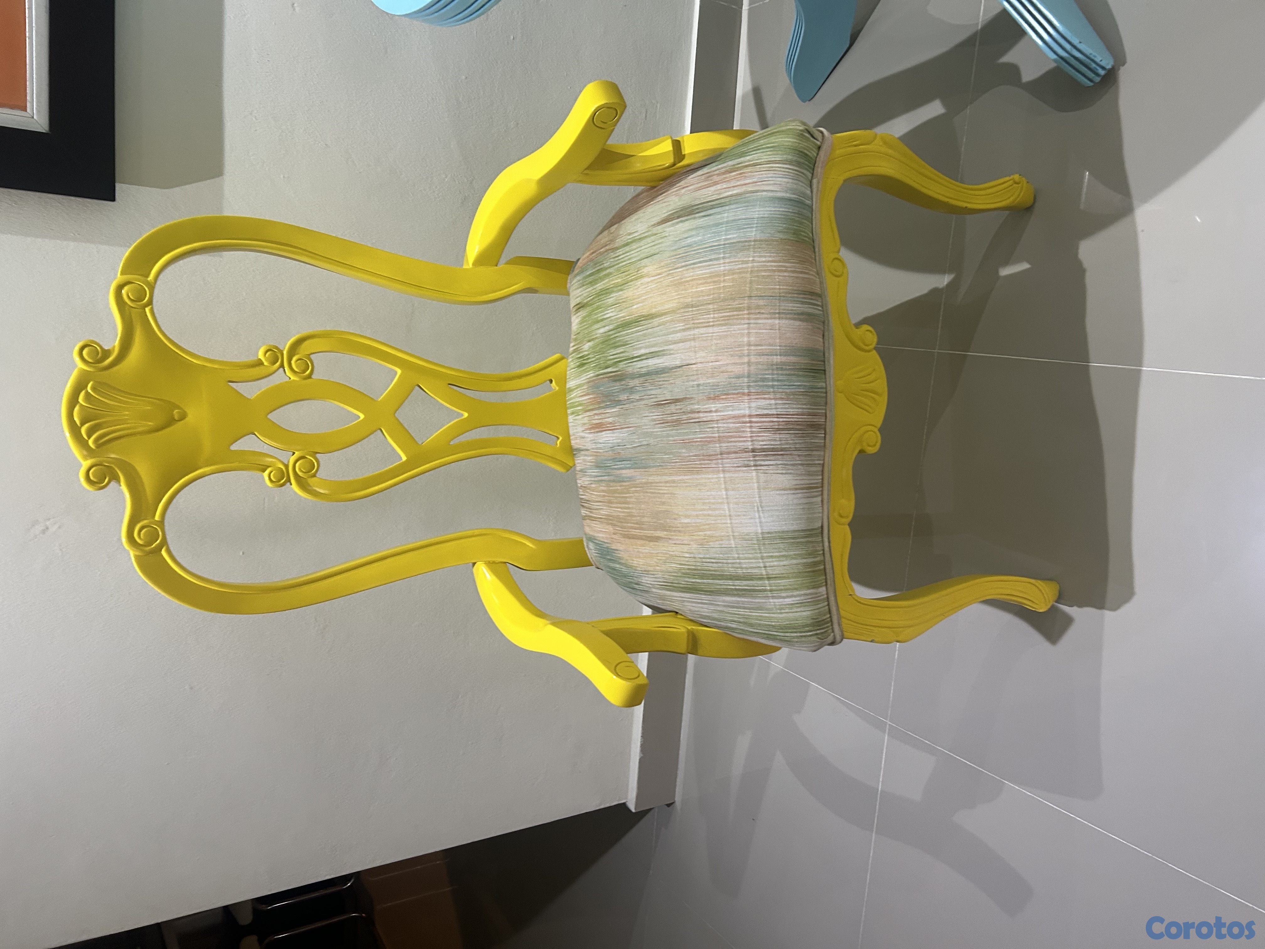 muebles y colchones - dos butacas y mesa todo caoba pero con toque moderno 2