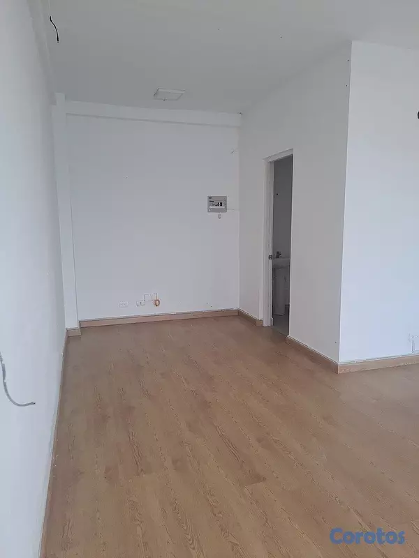 oficinas y locales comerciales - Alquilo Local 2do piso 30 mts en Ens. Julieta  4