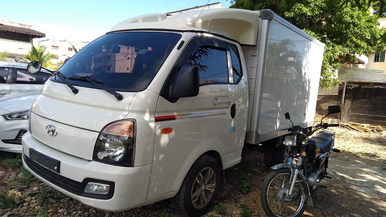 camiones y vehiculos pesados - HYUNDAI PORTER FRIGER 2018 BLANCO  2