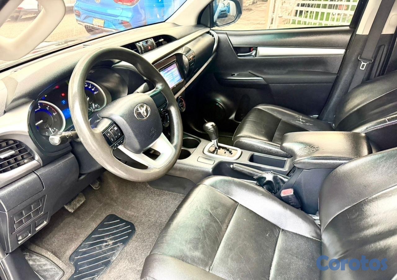 jeepetas y camionetas - Toyota Hilux 2016 4x4 6