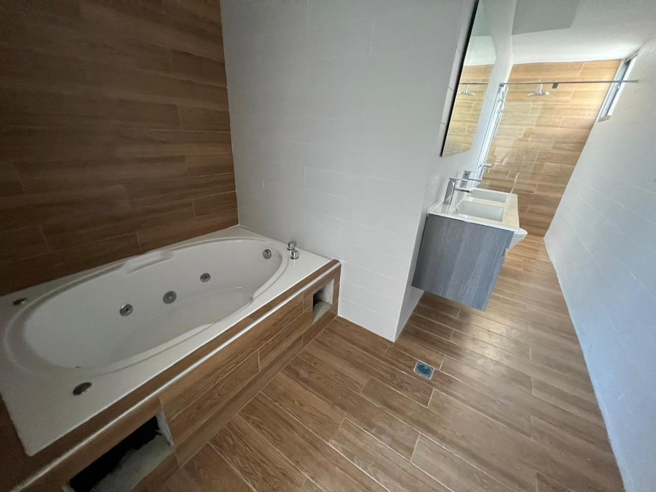 apartamentos - Torre paraíso 
Torre moderna Airbnb friendly y peds friendly 
9no piso .3hab 6