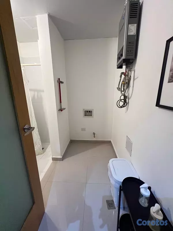 apartamentos - vendo amueblado piso 10 serralles una habitación parqueo baño área lavado  5