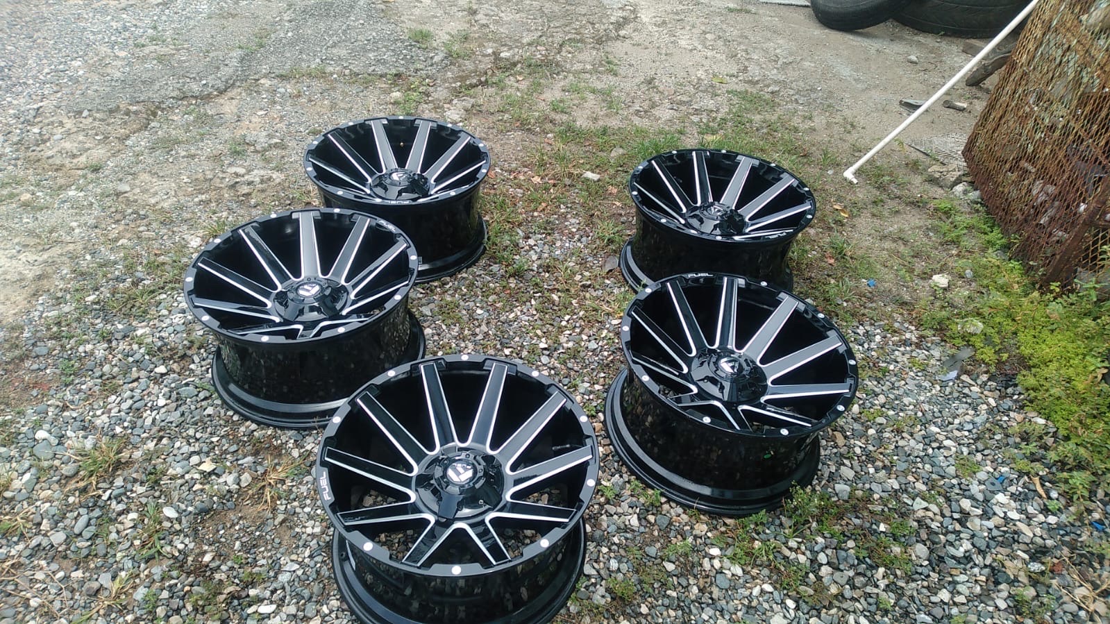 accesorios para vehiculos - Aros Fuell originales 5x127 Jeep Wrangle 20x10  1