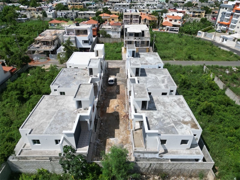casas - Venta de casa en la autopista de san Isidro prado oriental Santo Domingo  2