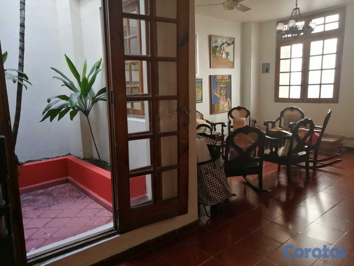 casas - Casa en la Zona Colonial para Reformar USo Comerci 2
