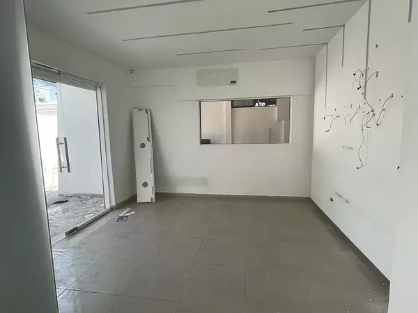 oficinas y locales comerciales - Alquiler local en Primer nivel  3