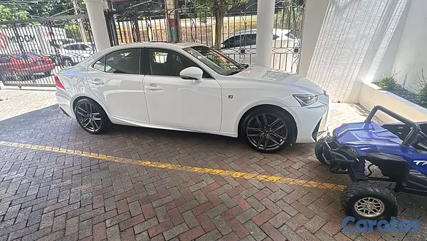 carros - Lexus IS 300 2018  2