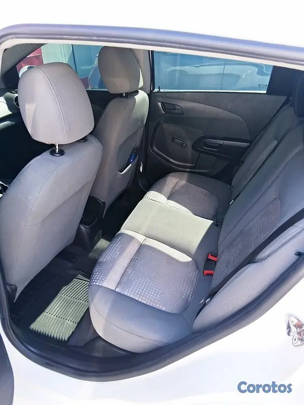 carros - Chevrolet Sonic LS Hatchback 2015 Mecanico 8