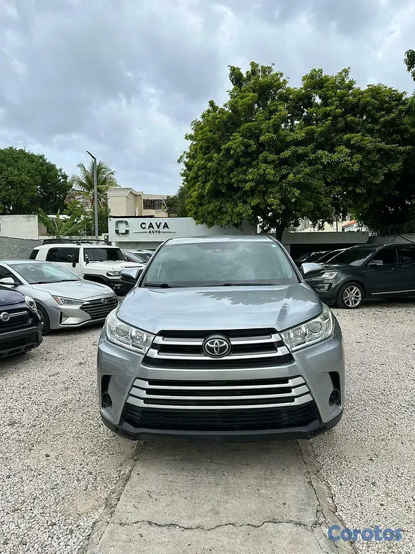 jeepetas y camionetas - Toyota Highlander LE 2019 1