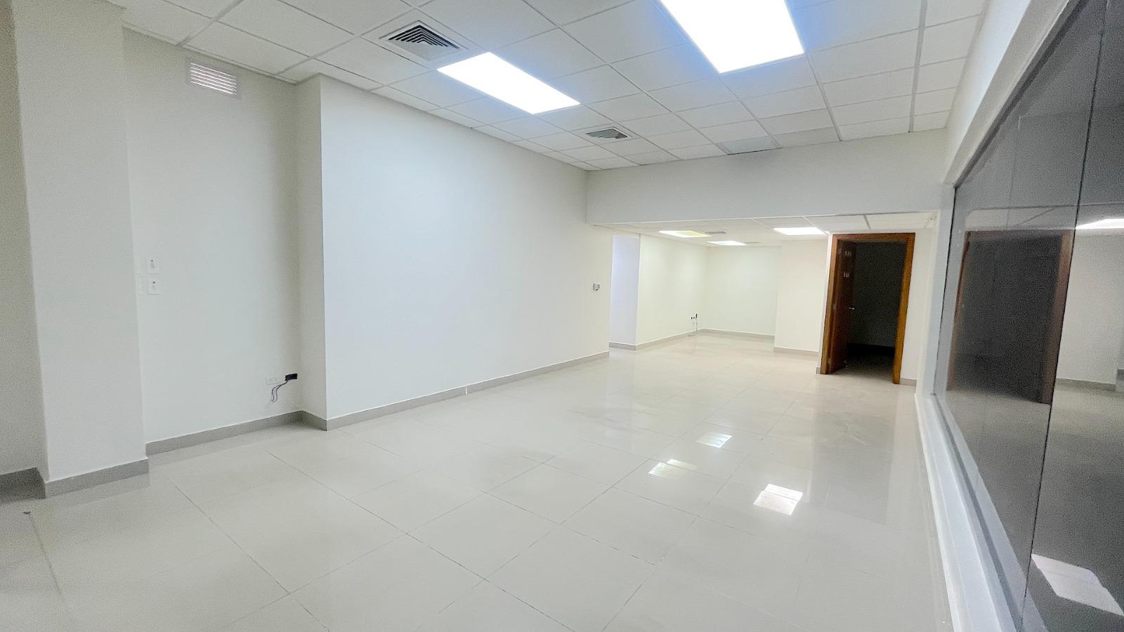 oficinas y locales comerciales - Local comercial en Alquiler en Piantini de 400 m2 0
