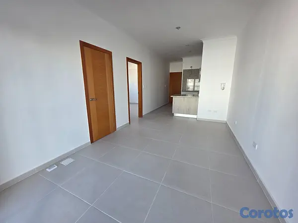 apartamentos - Alquiler apartamento vacio, ubicado en la mejor zo 2