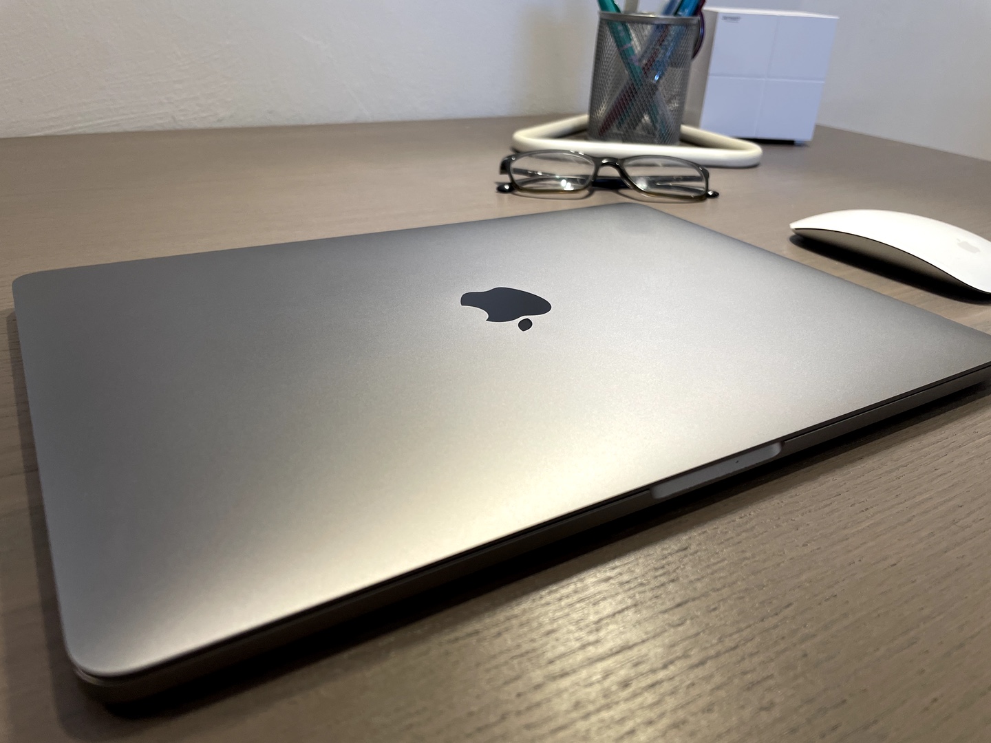 computadoras y laptops - MacBook Pro (13-inch, 2017, Two Thunderbolt 3 ports)
con Apple Magic Mouse 2