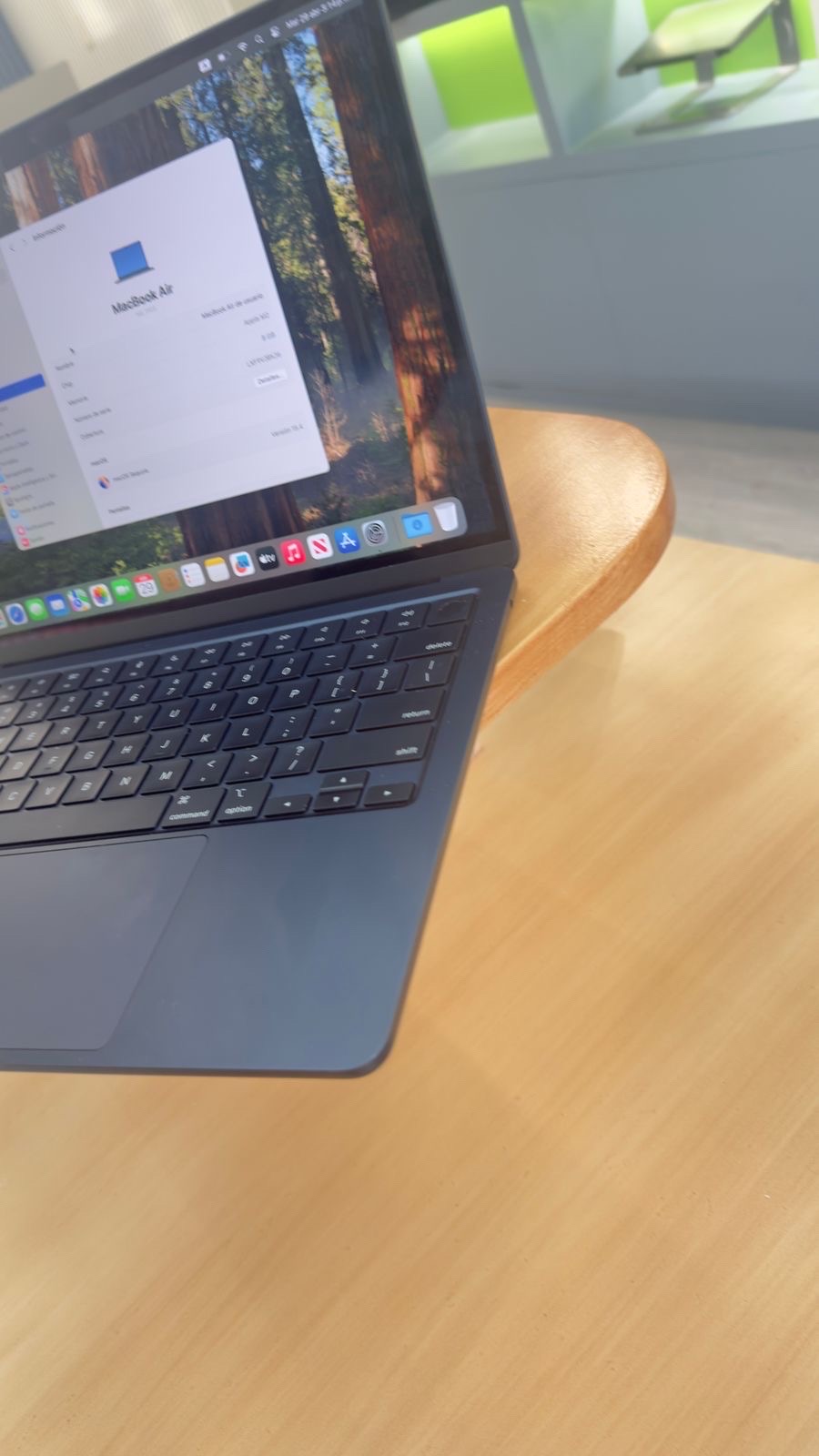 computadoras y laptops - MacBook Air m2 2022 8Gb de RAM 256Gb 68 ciclos de bateria  4