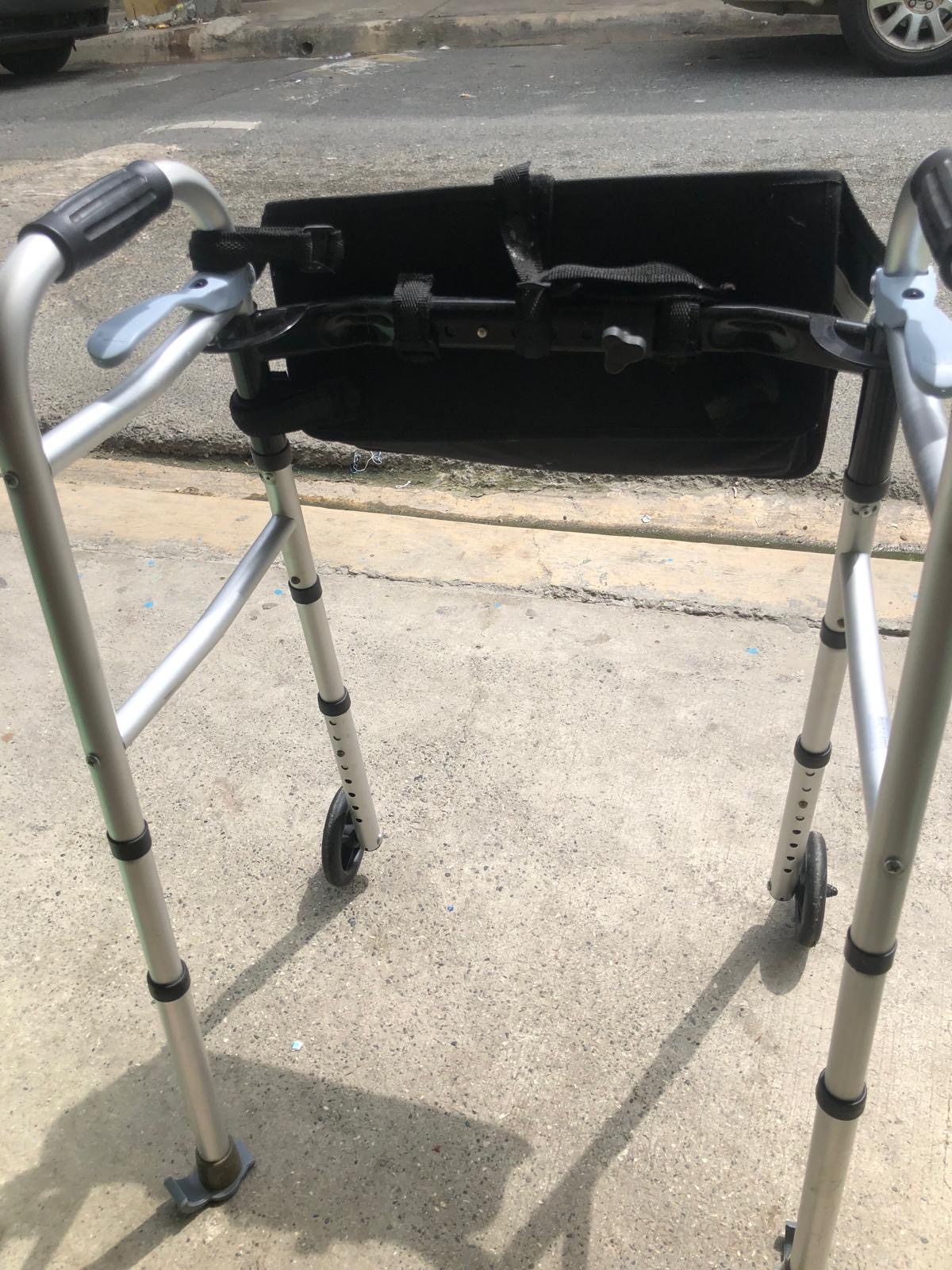 Salud y Equipamiento Médico - Andador para adulto