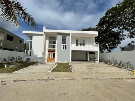 casas - Lujosa casa en residencial cerrado, santiago. 