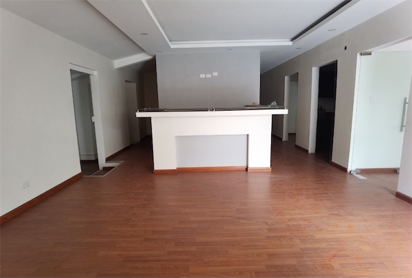 oficinas y locales comerciales - Local céntrico en Naco  400 metros 6