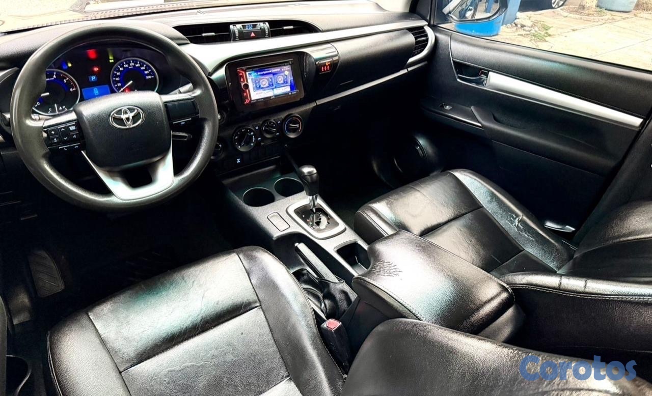 jeepetas y camionetas - Toyota Hilux 2016 4x4 8