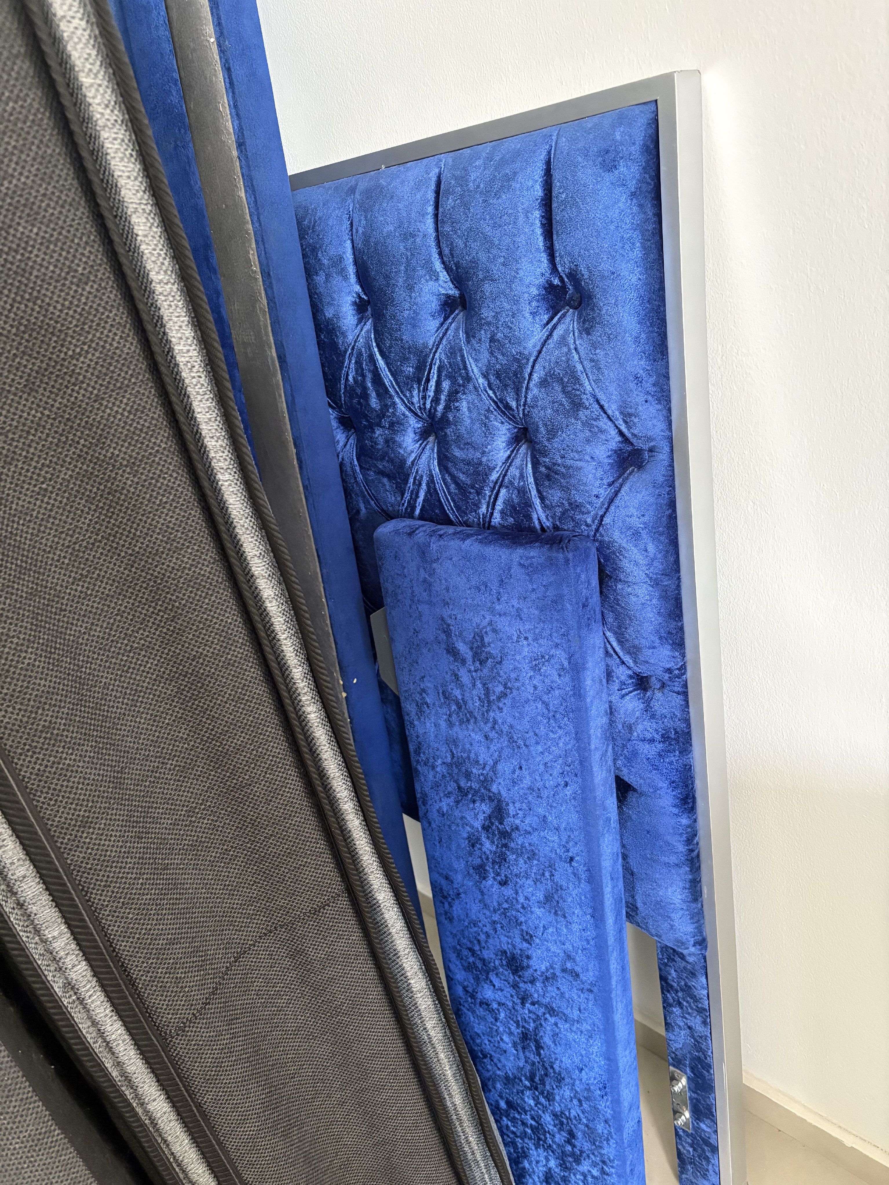 muebles y colchones - cama twin en venta, perfecta condiciones. color azul 