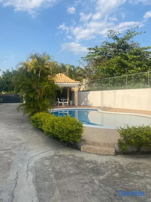 casas - VENDO CASA EN RESIDENCIALCERRADO DE 6 CASAS EN JUAN DOLIO A 5 MINUTOS DE LA PLA 6