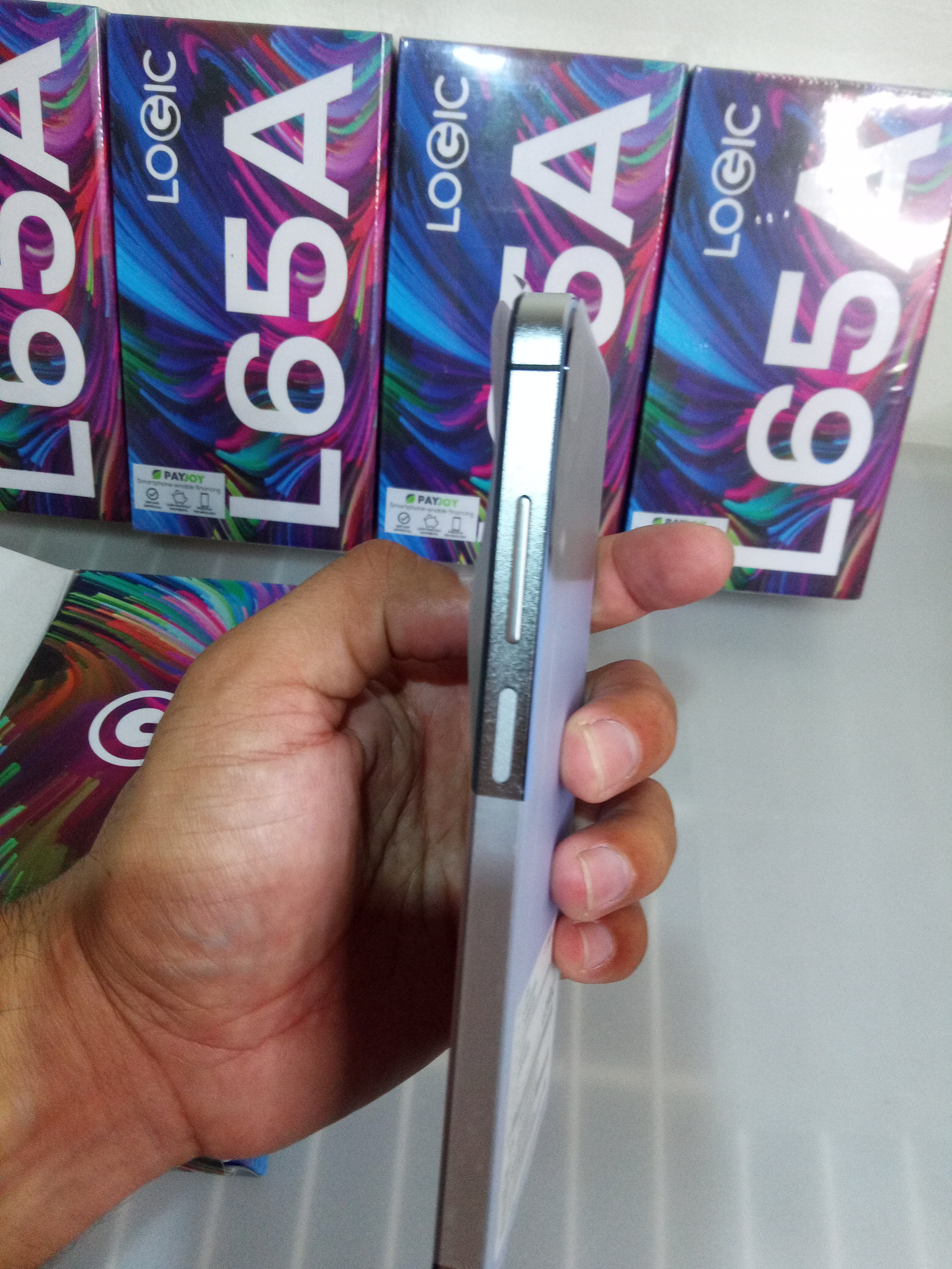 celulares y tabletas - Celular Lógic L65A 8/64 2