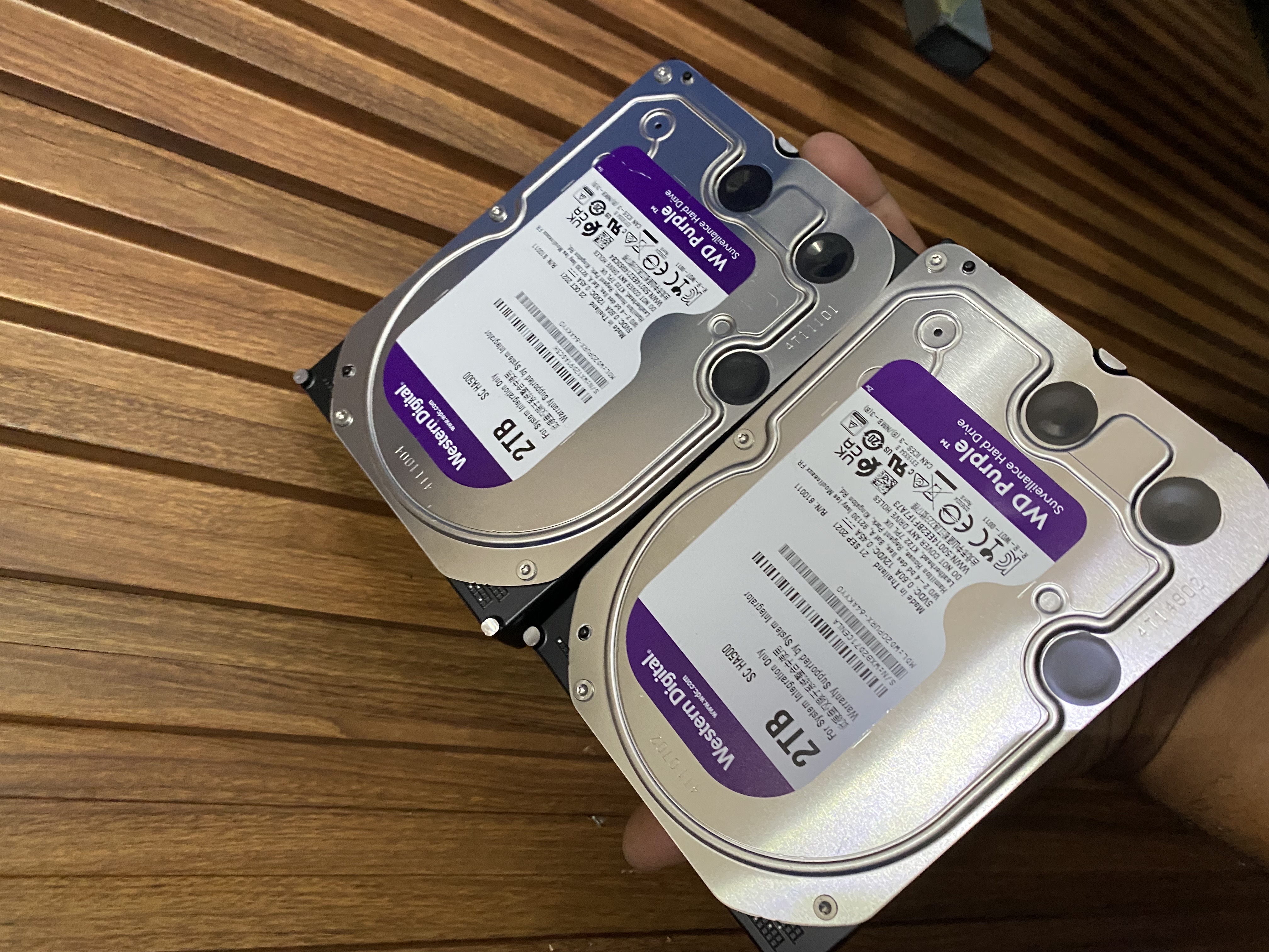 camaras y audio - Disco duro sata HDD 2TB 1TB  purpura  6